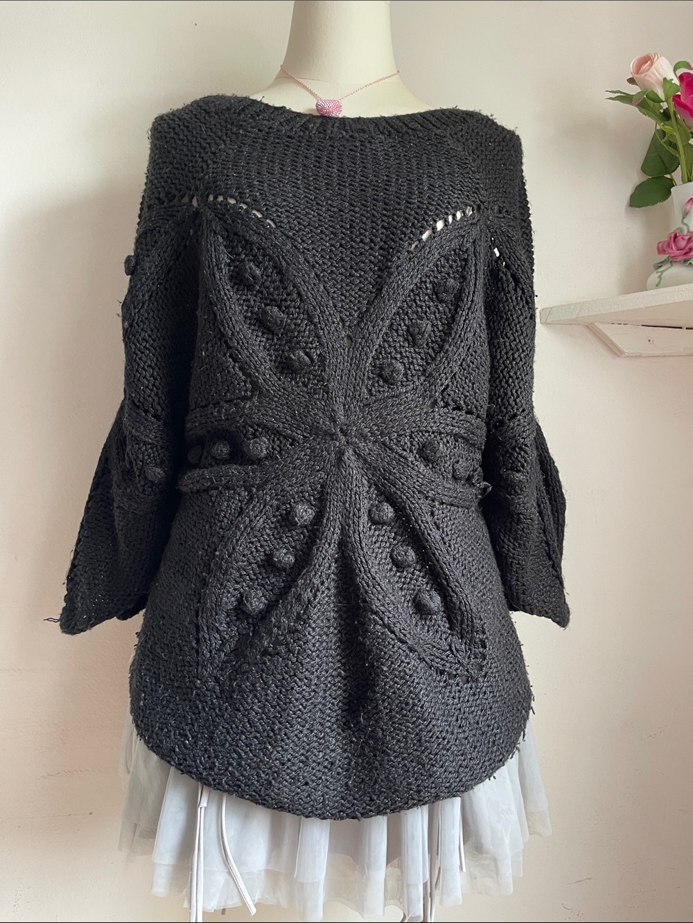 Romeo & Juliet Couture Black Crewneck Knit Sweater